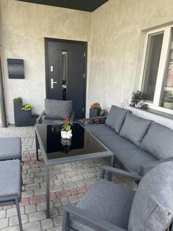 Grafitowy zestaw mebli metalowych na taras Sodor Dining + pufy - Dark Grey