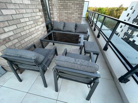 Grafitowy zestaw mebli metalowych na taras Sodor Dining + pufy - Dark Grey