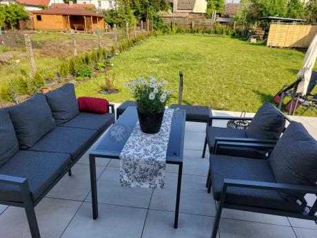 Grafitowy zestaw mebli metalowych na taras Sodor Dining + pufy - Dark Grey