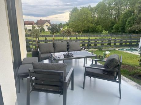 Grafitowy zestaw mebli metalowych na taras Sodor Dining + pufy - Dark Grey