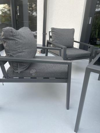 Grafitowy zestaw mebli metalowych na taras Sodor Dining + pufy - Dark Grey