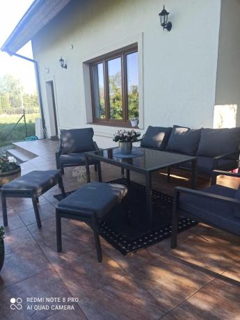 Grafitowy zestaw mebli metalowych na taras Sodor Dining + pufy - Dark Grey