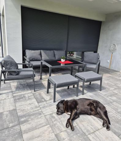 Grafitowy zestaw mebli metalowych na taras Sodor Dining + pufy - Dark Grey
