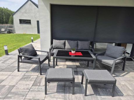 Grafitowy zestaw mebli metalowych na taras Sodor Dining + pufy - Dark Grey