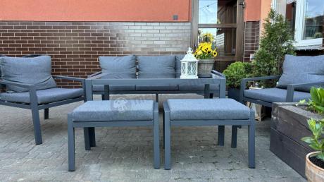 Grafitowy zestaw mebli metalowych na taras Sodor Dining + pufy - Dark Grey