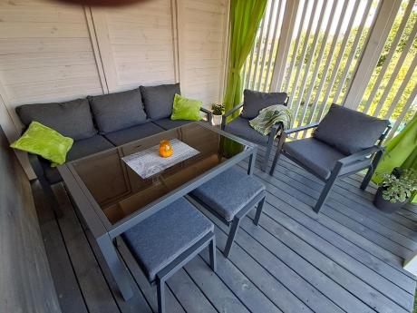 Grafitowy zestaw mebli metalowych na taras Sodor Dining + pufy - Dark Grey