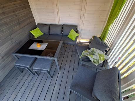 Grafitowy zestaw mebli metalowych na taras Sodor Dining + pufy - Dark Grey