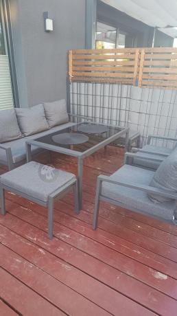 Grafitowy zestaw mebli metalowych na taras Sodor Dining + pufy - Dark Grey