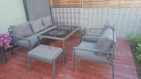 Grafitowy zestaw mebli metalowych na taras Sodor Dining + pufy - Dark Grey
