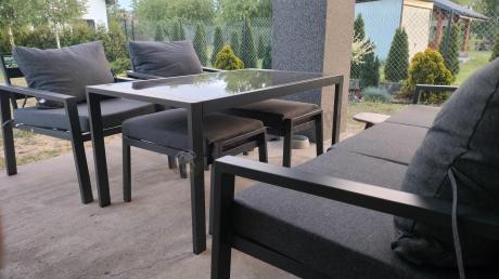 Grafitowy zestaw mebli metalowych na taras Sodor Dining + pufy - Dark Grey