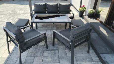 Grafitowy zestaw mebli metalowych na taras Sodor Dining + pufy - Dark Grey