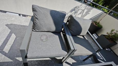Grafitowy zestaw mebli metalowych na taras Sodor Dining + pufy - Dark Grey