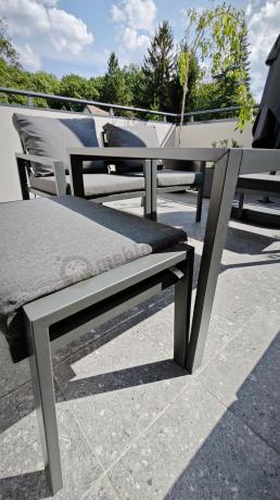 Grafitowy zestaw mebli metalowych na taras Sodor Dining + pufy - Dark Grey