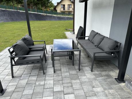 Grafitowy zestaw mebli metalowych na taras Sodor Dining + pufy - Dark Grey