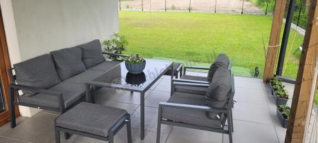 Grafitowy zestaw mebli metalowych na taras Sodor Dining + pufy - Dark Grey