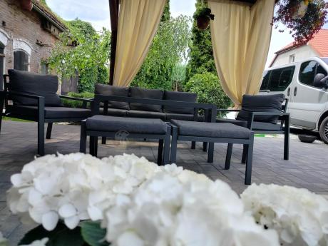 Grafitowy zestaw mebli metalowych na taras Sodor Dining + pufy - Dark Grey