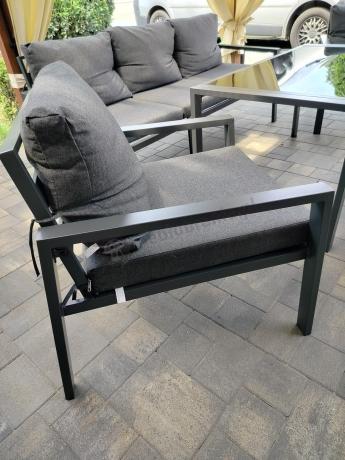 Grafitowy zestaw mebli metalowych na taras Sodor Dining + pufy - Dark Grey