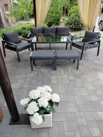 Grafitowy zestaw mebli metalowych na taras Sodor Dining + pufy - Dark Grey
