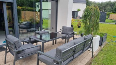 Grafitowy zestaw mebli metalowych na taras Sodor Dining + pufy - Dark Grey