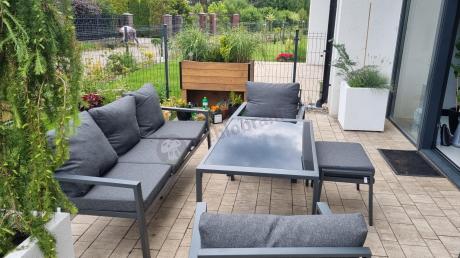 Grafitowy zestaw mebli metalowych na taras Sodor Dining + pufy - Dark Grey