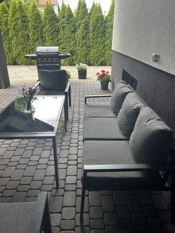 Grafitowy zestaw mebli metalowych na taras Sodor Dining + pufy - Dark Grey