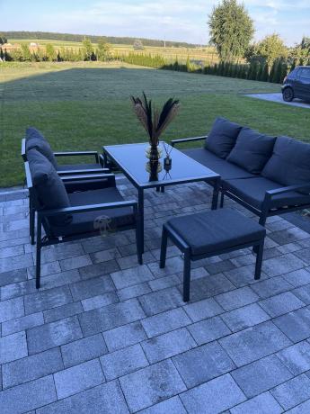 Grafitowy zestaw mebli metalowych na taras Sodor Dining + pufy - Dark Grey