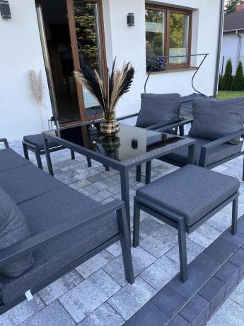 Grafitowy zestaw mebli metalowych na taras Sodor Dining + pufy - Dark Grey