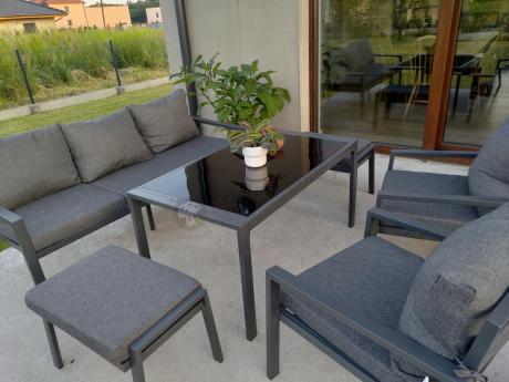 Grafitowy zestaw mebli metalowych na taras Sodor Dining + pufy - Dark Grey