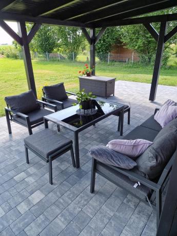 Grafitowy zestaw mebli metalowych na taras Sodor Dining + pufy - Dark Grey