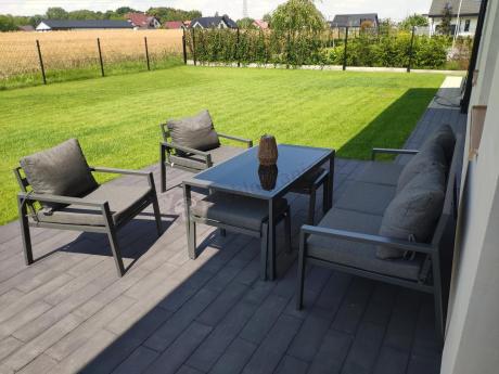 Grafitowy zestaw mebli metalowych na taras Sodor Dining + pufy - Dark Grey