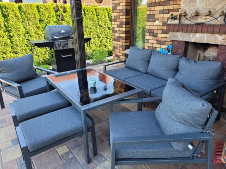 Grafitowy zestaw mebli metalowych na taras Sodor Dining + pufy - Dark Grey