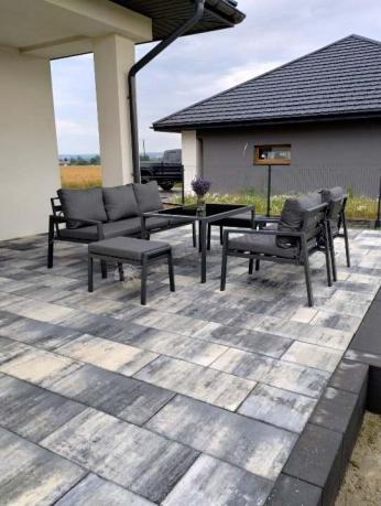 Grafitowy zestaw mebli metalowych na taras Sodor Dining + pufy - Dark Grey