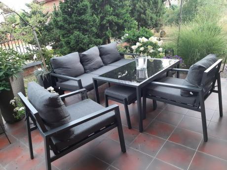 Grafitowy zestaw mebli metalowych na taras Sodor Dining + pufy - Dark Grey