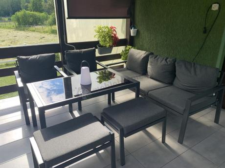 Grafitowy zestaw mebli metalowych na taras Sodor Dining + pufy - Dark Grey