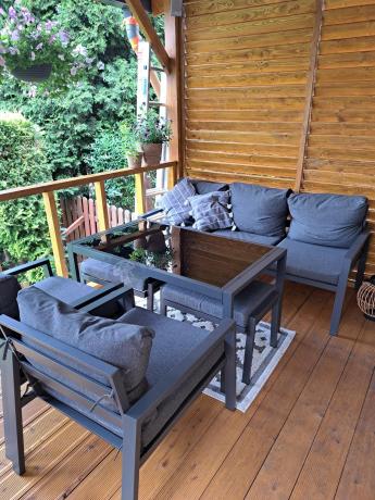 Grafitowy zestaw mebli metalowych na taras Sodor Dining + pufy - Dark Grey