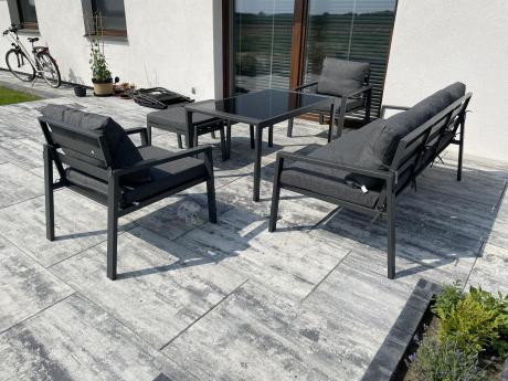 Grafitowy zestaw mebli metalowych na taras Sodor Dining + pufy - Dark Grey