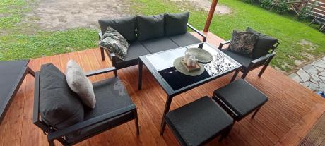 Grafitowy zestaw mebli metalowych na taras Sodor Dining + pufy - Dark Grey