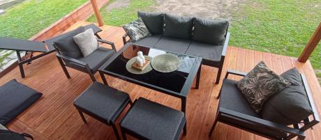 Grafitowy zestaw mebli metalowych na taras Sodor Dining + pufy - Dark Grey