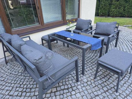 Grafitowy zestaw mebli metalowych na taras Sodor Dining + pufy - Dark Grey