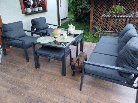 Grafitowy zestaw mebli metalowych na taras Sodor Dining + pufy - Dark Grey