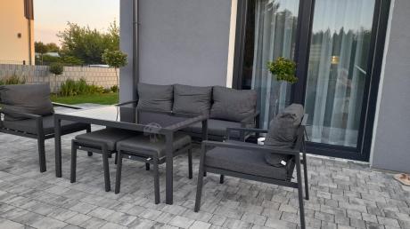 Grafitowy zestaw mebli metalowych na taras Sodor Dining + pufy - Dark Grey