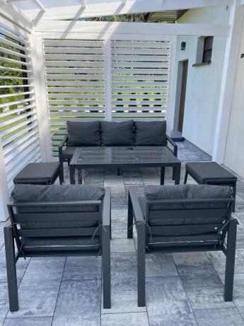 Grafitowy zestaw mebli metalowych na taras Sodor Dining + pufy - Dark Grey