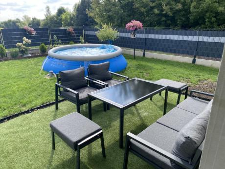 Grafitowy zestaw mebli metalowych na taras Sodor Dining + pufy - Dark Grey