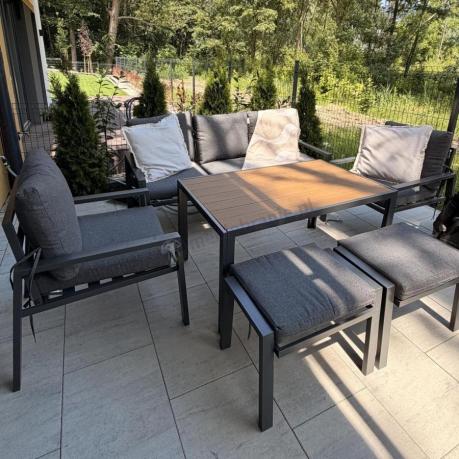 Grafitowy zestaw mebli metalowych na taras Sodor Dining + pufy - Dark Grey Polywood