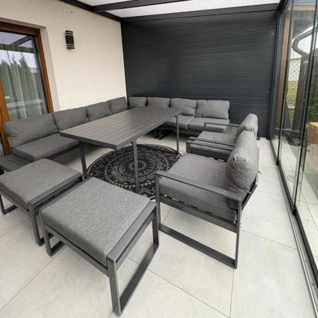 Grafitowy zestaw mebli na taras - narożnik modułowy, wysoki stół, fotele i pufy - Panaon Corner XXL - DG