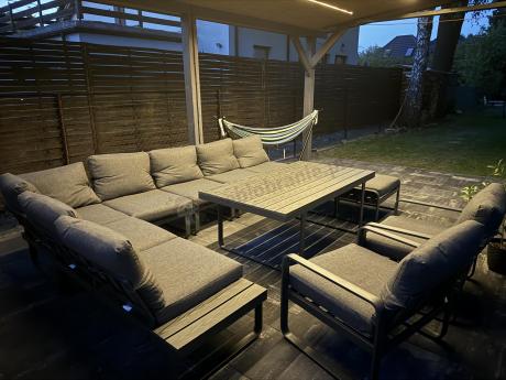 Grafitowy zestaw mebli na taras - narożnik modułowy, wysoki stół, fotele i pufy - Panaon Corner XXL - DG