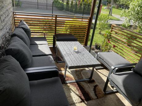 Grafitowy zestaw mebli na taras - sofa 175cm, 2 fotele i 2 pufy - Panaon Dining DG