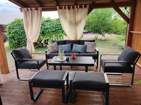 Grafitowy zestaw mebli na taras - sofa 175cm, 2 fotele i 2 pufy - Panaon Dining DG