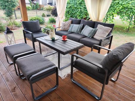 Grafitowy zestaw mebli na taras - sofa 175cm, 2 fotele i 2 pufy - Panaon Dining DG