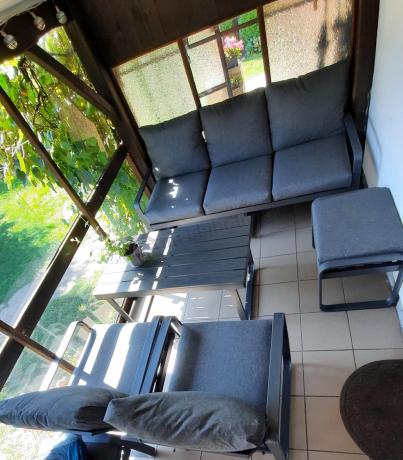 Grafitowy zestaw mebli na taras - sofa 175cm, 2 fotele i 2 pufy - Panaon Dining DG